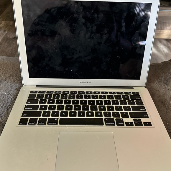 MacBook - Picture 3 of 4